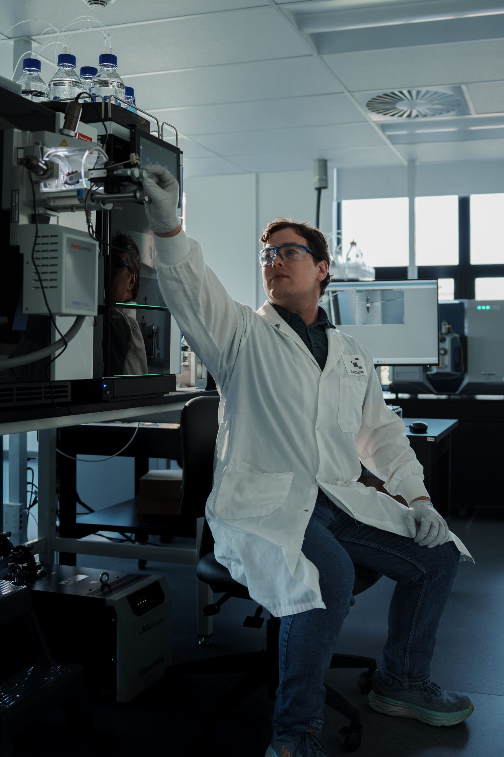 Proteomics services laboratory instrumentation