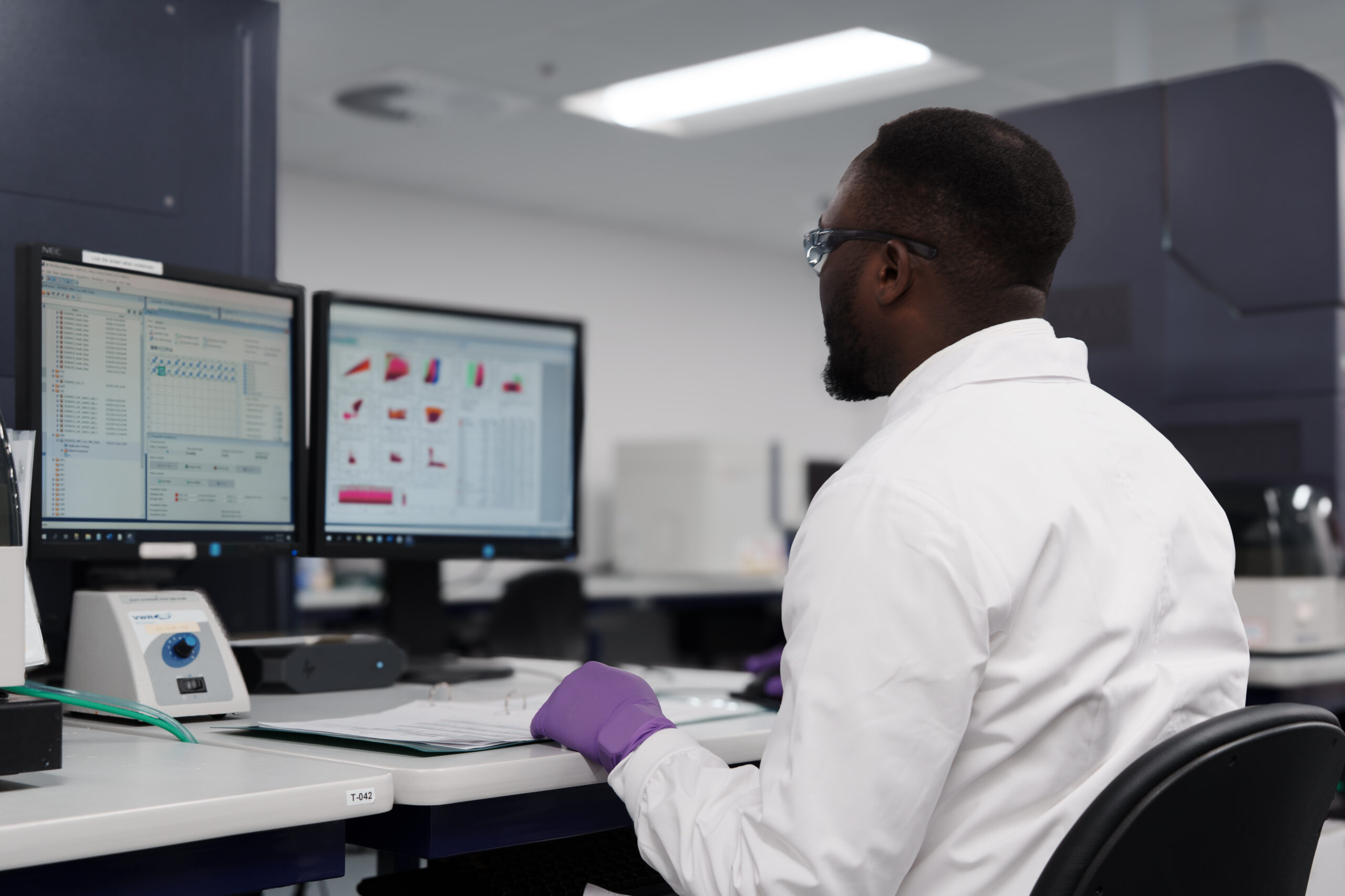 CellEngine flow cytometry software dashboard
